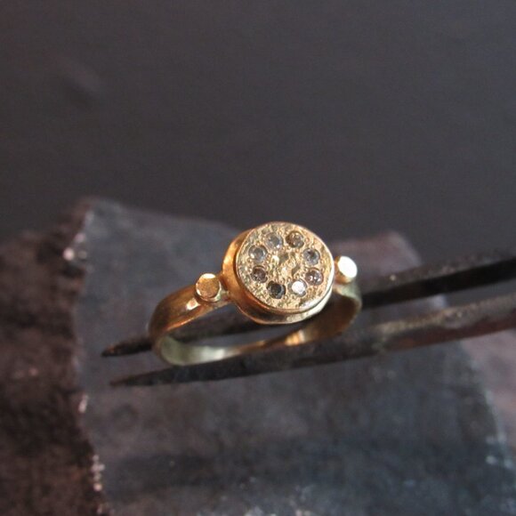 Engagement ring. 14K Yellow gold ring with 0.08ct Diamond Champagne color. - Picture 13 of 16
